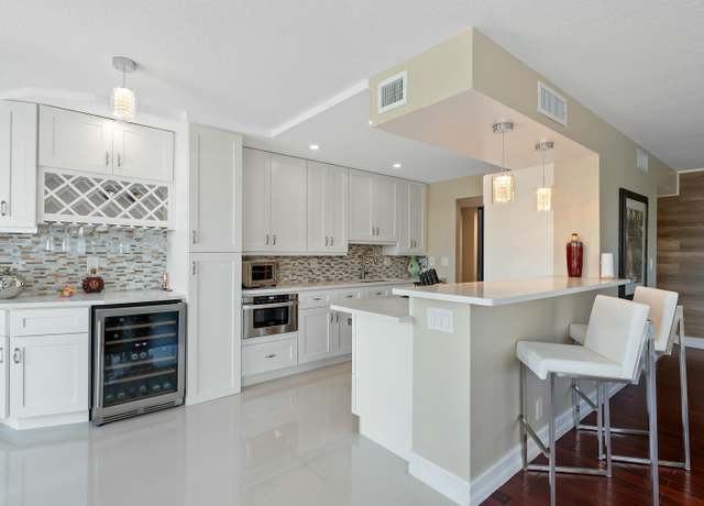 Property at 800 Jeffery St #211, Boca Raton, FL 33487, 3 beds, 2 baths
