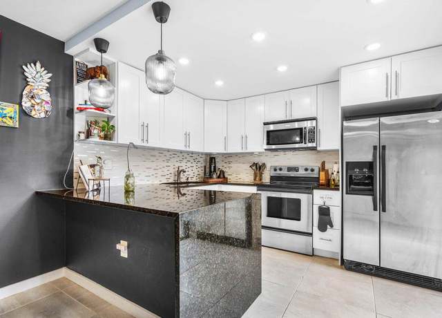 Property at 8007 80th Way Way, West Palm Beach, FL 33407, 2 beds, 2.5 baths