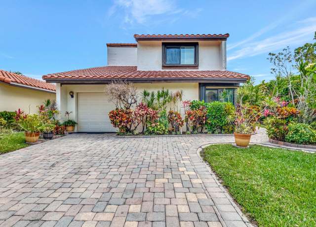 Property at 2825 Sand Pine Ct, Lake Worth, FL 33462, 4 beds, 2.5 baths