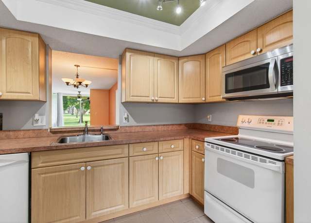 Property at 16 Willowbrook Ln #102, Delray Beach, FL 33446, 2 beds, 2 baths