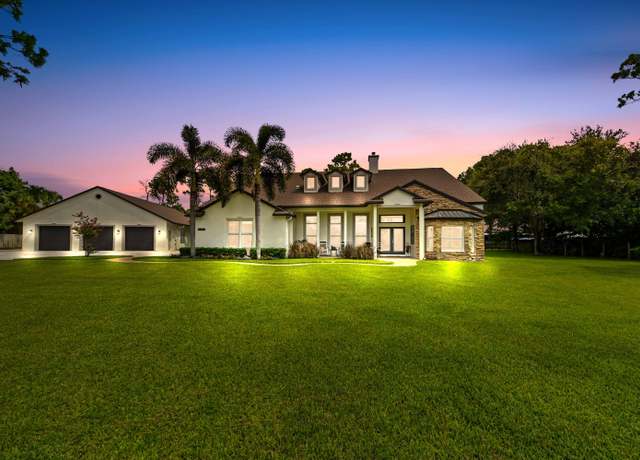 Property at 8945 El Paso Dr, Lake Worth, FL 33467, 4 beds, 3.5 baths