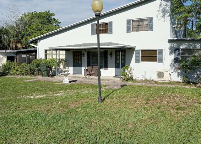 Property at 141 Walker Ave, Greenacres, FL 33463, 5 beds, 2 baths
