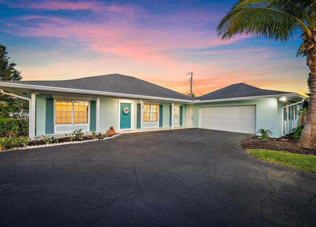 Property at 3 SE Paddock Cir, Jupiter, FL 33469, 3 beds, 2 baths