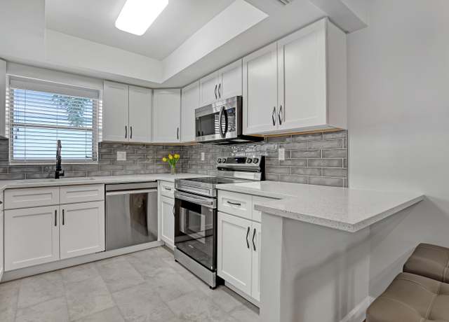 Property at 2894 Crosley Dr E Unit G, West Palm Beach, FL 33415, 2 beds, 1 bath