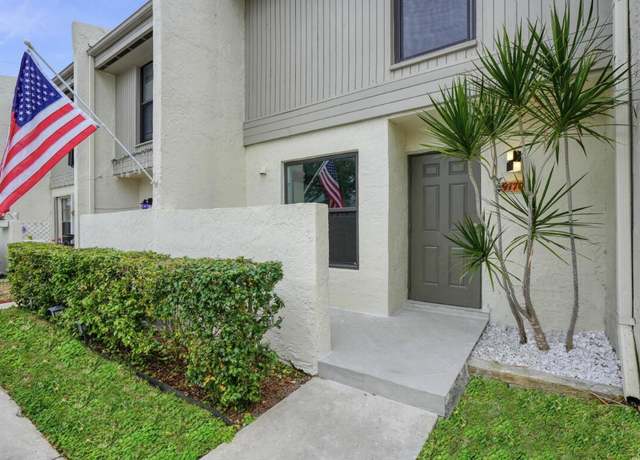Property at 9770 NW 10th St #85, Pembroke Pines, FL 33024, 2 beds, 2.5 baths