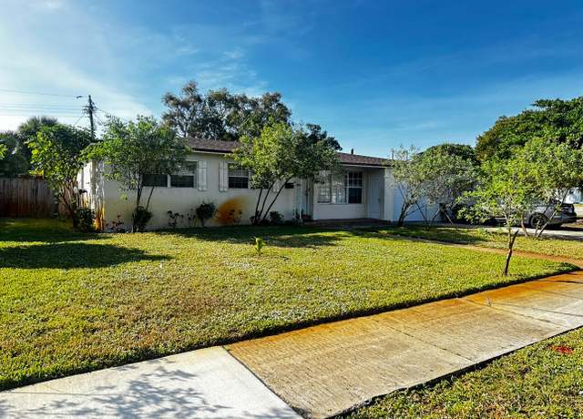 Property at 754 Evergreen Dr Dr, Lake Park, FL 33403, 4 beds, 2 baths