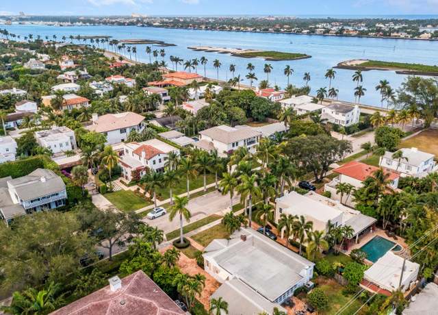 Property at 212 Dyer Rd, West Palm Beach, FL 33405, 3 beds, 3 baths