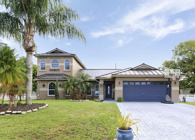 Property at 552 SW Dauphin Ave, Port Saint Lucie, FL 34953, 4 beds, 3 baths