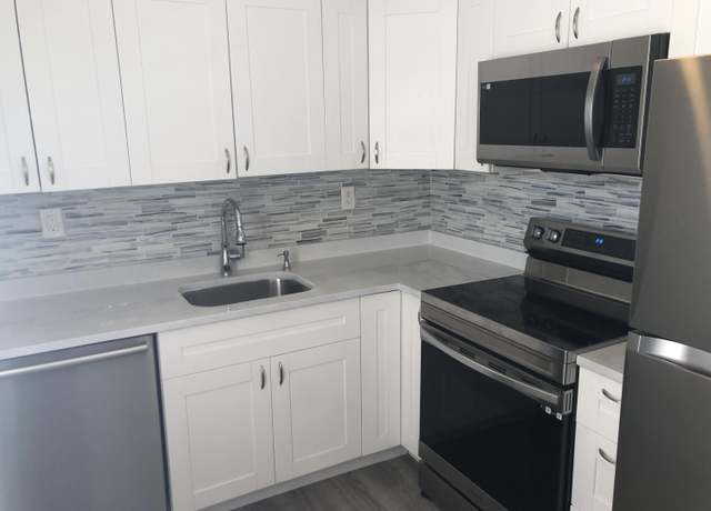 Property at 189 Normandy D, Delray Beach, FL 33484, 2 beds, 2 baths