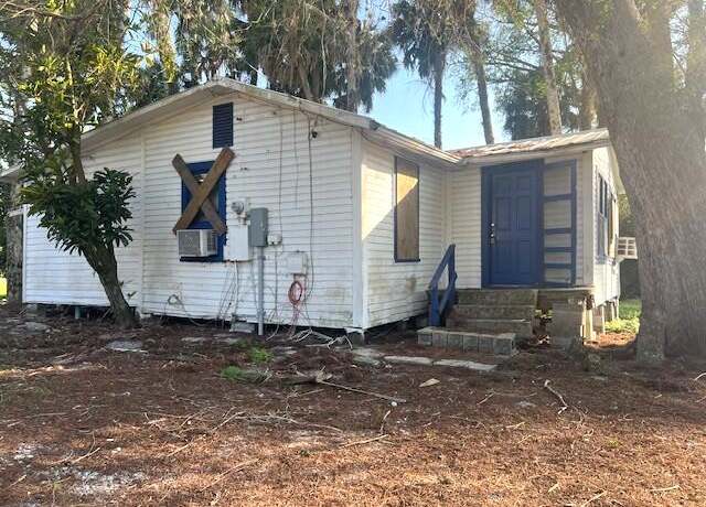 Property at 2024 E Main St, Pahokee, FL 33476, 2 beds, 1 bath
