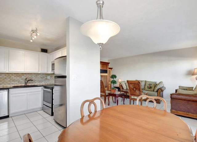Property at 2304 Lake Osborne Dr #10, Lake Worth Beach, FL 33461, 2 beds, 2 baths