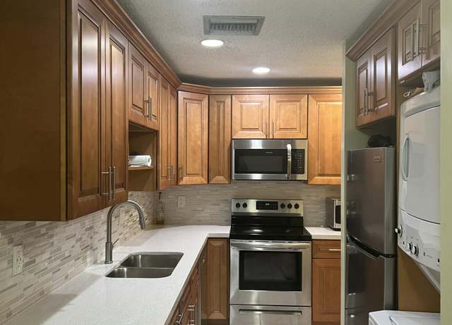 Property at 1835 NW 18th St #104, Delray Beach, FL 33445, 2 beds, 2 baths