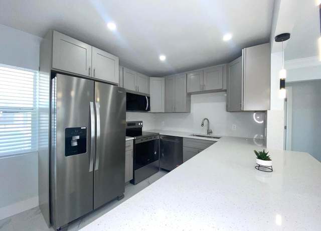 Property at 802 S C St, Lake Worth Beach, FL 33460, 2 beds, 1 bath