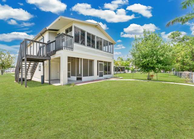 Property at 1106 Harbor Dr, North Fort Myers, FL 33917, 3 beds, 2 baths