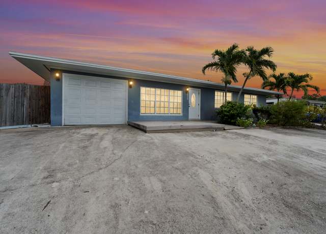 Property at 808 Wright Dr, Lake Worth, FL 33461, 4 beds, 3 baths