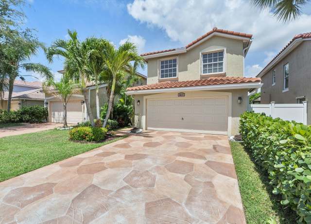Property at 8677 Binghamton Ave, Boynton Beach, FL 33436, 3 beds, 2.5 baths