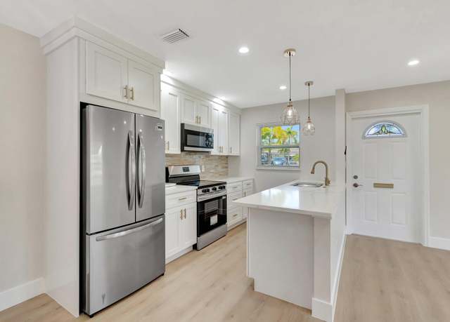 Property at 470 High Point Dr Unit A, Delray Beach, FL 33445, 2 beds, 2 baths