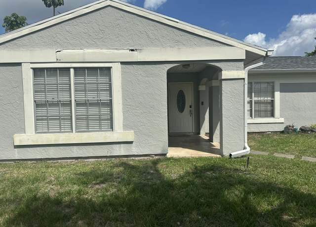 Property at 1914 SE Redwing Cir, Port Saint Lucie, FL 34952, 3 beds, 2 baths