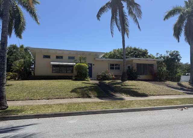 Property at 372 Franklin Rd, West Palm Beach, FL 33405, 3 beds, 2 baths