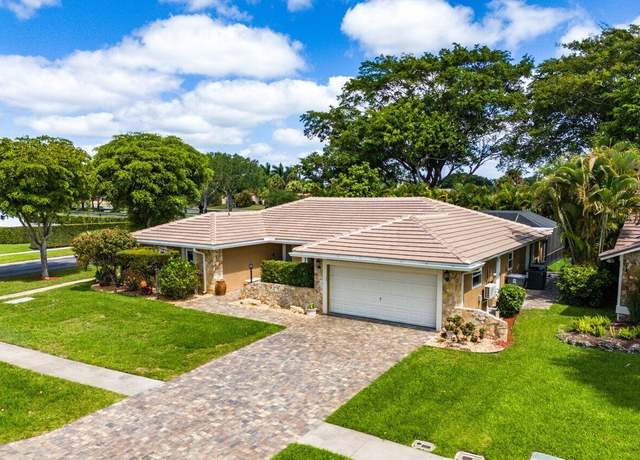 Property at 10278 Crosswind Rd, Boca Raton, FL 33498, 3 beds, 3 baths