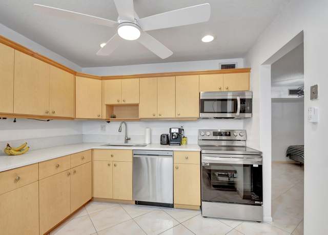 Property at 459 Piedmont J, Delray Beach, FL 33484, 1 bed, 1.5 baths