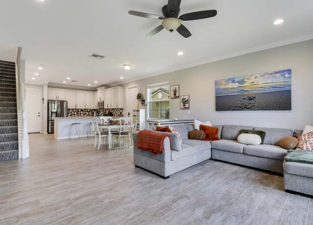 Property at 643 SW Glen Crest Way, Stuart, FL 34997, 3 beds, 2.5 baths
