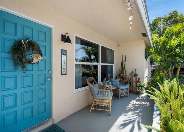 Property at 1309 SE Pathfinder Ave, Stuart, FL 34994, 3 beds, 2 baths