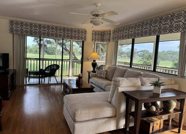Property at 428 Brackenwood Ln S, Palm Beach Gardens, FL 33418, 2 beds, 2 baths