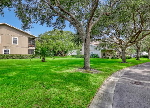 Property at 18390 SE Wood Haven Ln Unit E, Jupiter, FL 33469, 2 beds, 2.5 baths