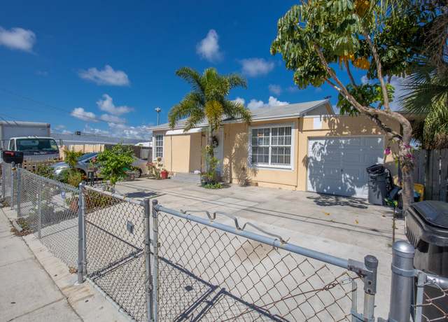 Property at 922 S Dixie St, Lake Worth Beach, FL 33460, 4 beds, 2.5 baths