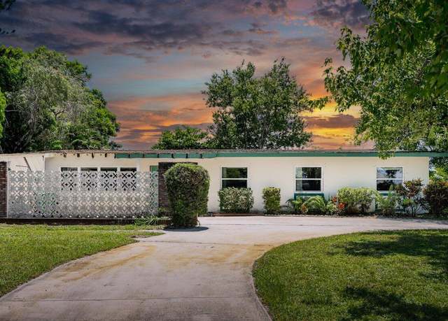 Property at 426 SE Tranquilla Ave, Port Saint Lucie, FL 34983, 4 beds, 2 baths