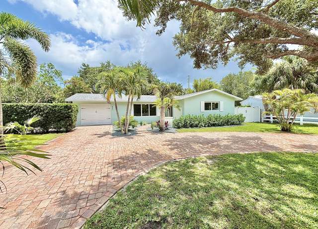 Property at 421 SE Edgewood Dr, Stuart, FL 34996, 3 beds, 2 baths