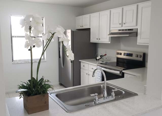 Property at 1210 Lakeview Dr E, Royal Palm Beach, FL 33411, 2 beds, 2 baths