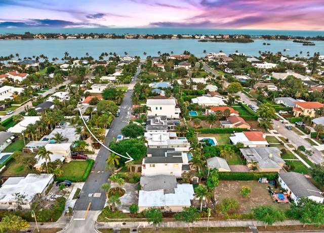 Property at 240 Santa Lucia Dr, West Palm Beach, FL 33405, 4 beds, 3 baths