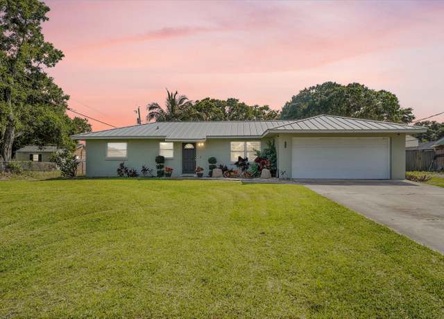 Property at 905 Scott St, Fort Pierce, FL 34982, 3 beds, 2 baths