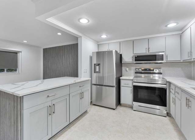 Property at 527 Brittany Unit K, Delray Beach, FL 33446, 1 bed, 1.5 baths
