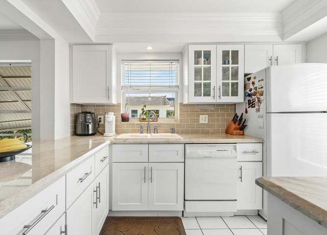 Property at 10040 Meridian Way N #206, Palm Beach Gardens, FL 33410, 2 beds, 2 baths