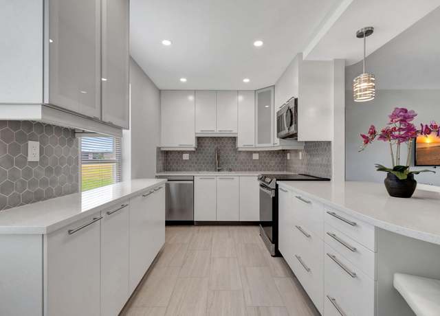 Property at 164 Normandy D, Delray Beach, FL 33484, 2 beds, 2 baths