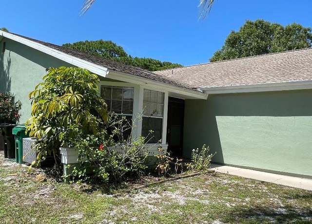 Property at 1437 SE Rivergreen Cir, Port Saint Lucie, FL 34952, 3 beds, 2 baths