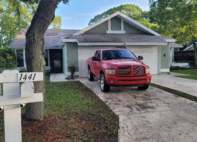 Property at 1437 SE Rivergreen Cir, Port Saint Lucie, FL 34952, 3 beds, 2 baths