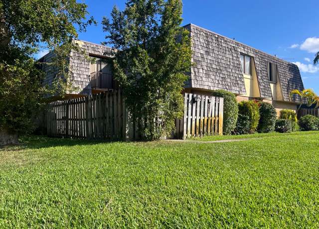 Property at 126 Woodland Rd, Palm Springs, FL 33461, 3 beds, 2.5 baths