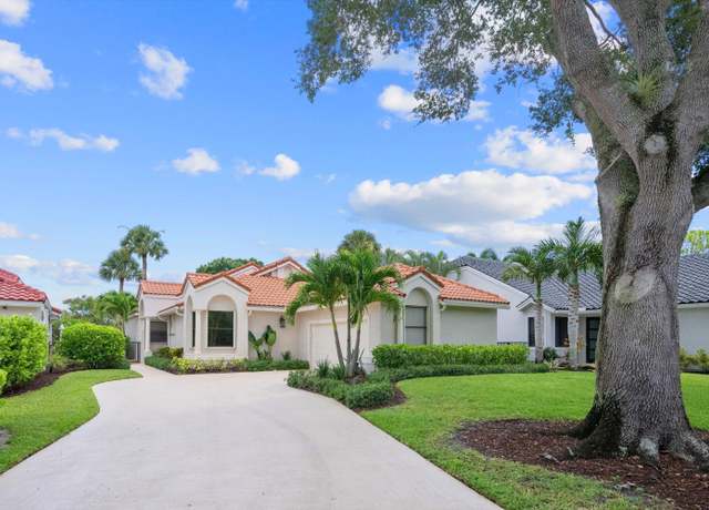 Property at 9453 E Fairway Ter, West Palm Beach, FL 33411, 2 beds, 2.5 baths