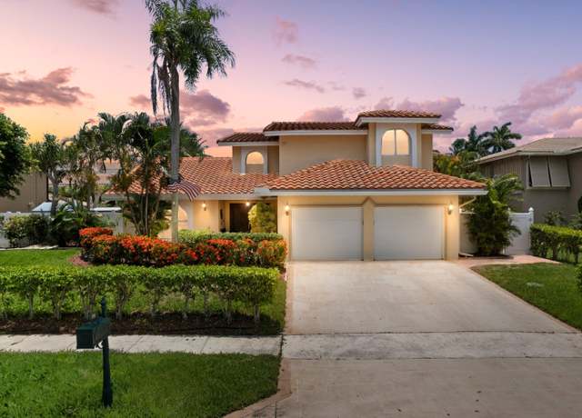Property at 300 SW 15th Dr, Boca Raton, FL 33432, 4 beds, 3.5 baths