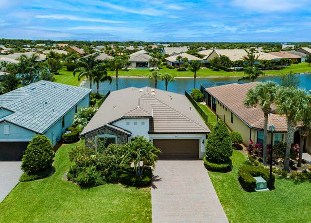 Property at 649 SE Monteiro Dr, Port Saint Lucie, FL 34984, 2 beds, 2 baths