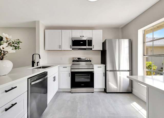 Property at 551 Covered Bridge Blvd, Lake Worth, FL 33467, 2 beds, 2 baths