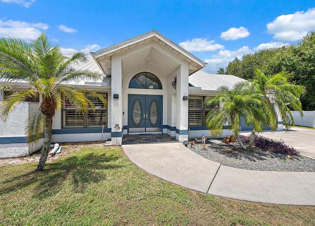 Property at 407 SE Duff Ct, Port Saint Lucie, FL 34984, 3 beds, 2.5 baths