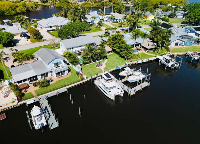 Property at 691 SW Pine Tree Ln, Palm City, FL 34990, 4 beds, 3 baths