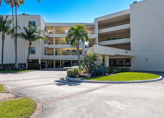 Property at 221 NE Plantation Rd #308, Stuart, FL 34996, 2 beds, 2 baths