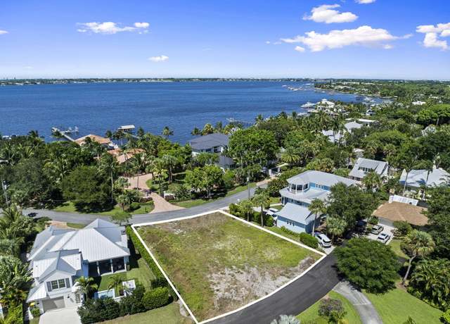 Property at 932 SE Riverside Dr, Stuart, FL 34994