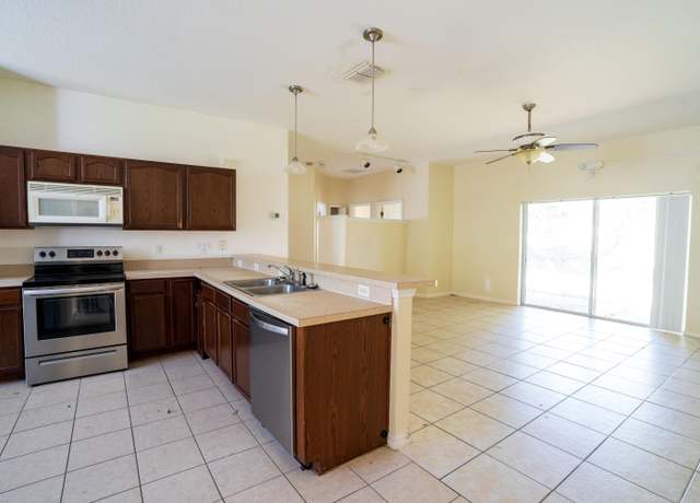 Property at 209 Round Man St, Leesburg, FL 34748, 4 beds, 2 baths